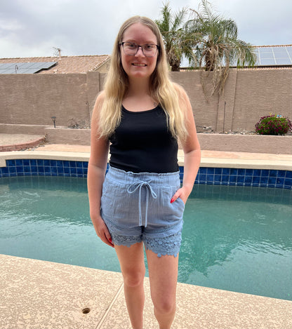 Lace Contrast Detail Woven Shorts